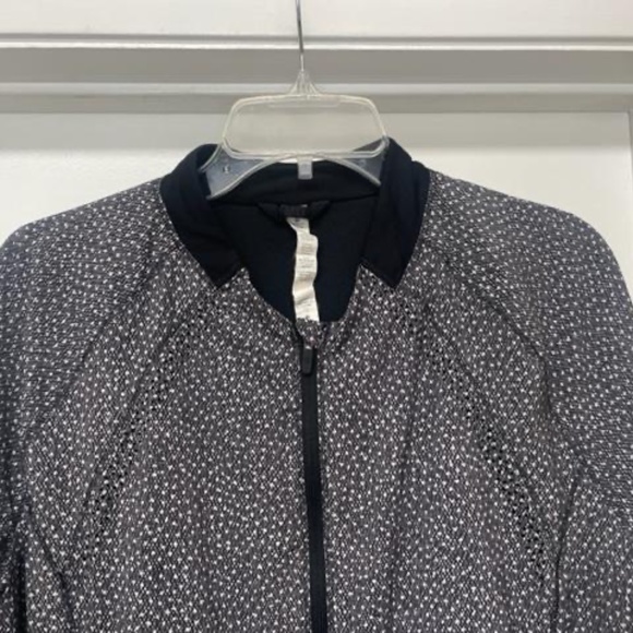 LULULEMON Hit It Jacket Frozen Fizz Black White EUC - Picture 7 of 14